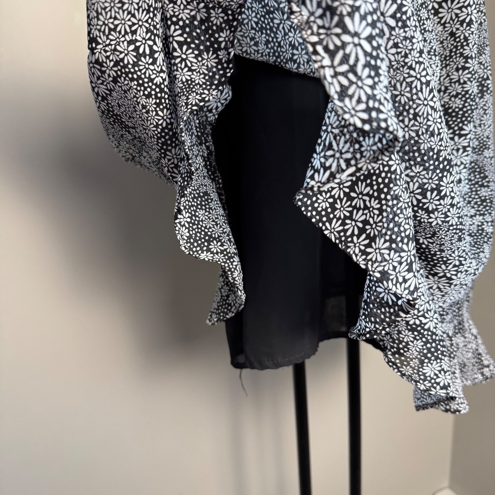 Floral Print Dress Black and White Sleeveless Smocked Black Gray Casual Sundress - Picture 3 of 16
